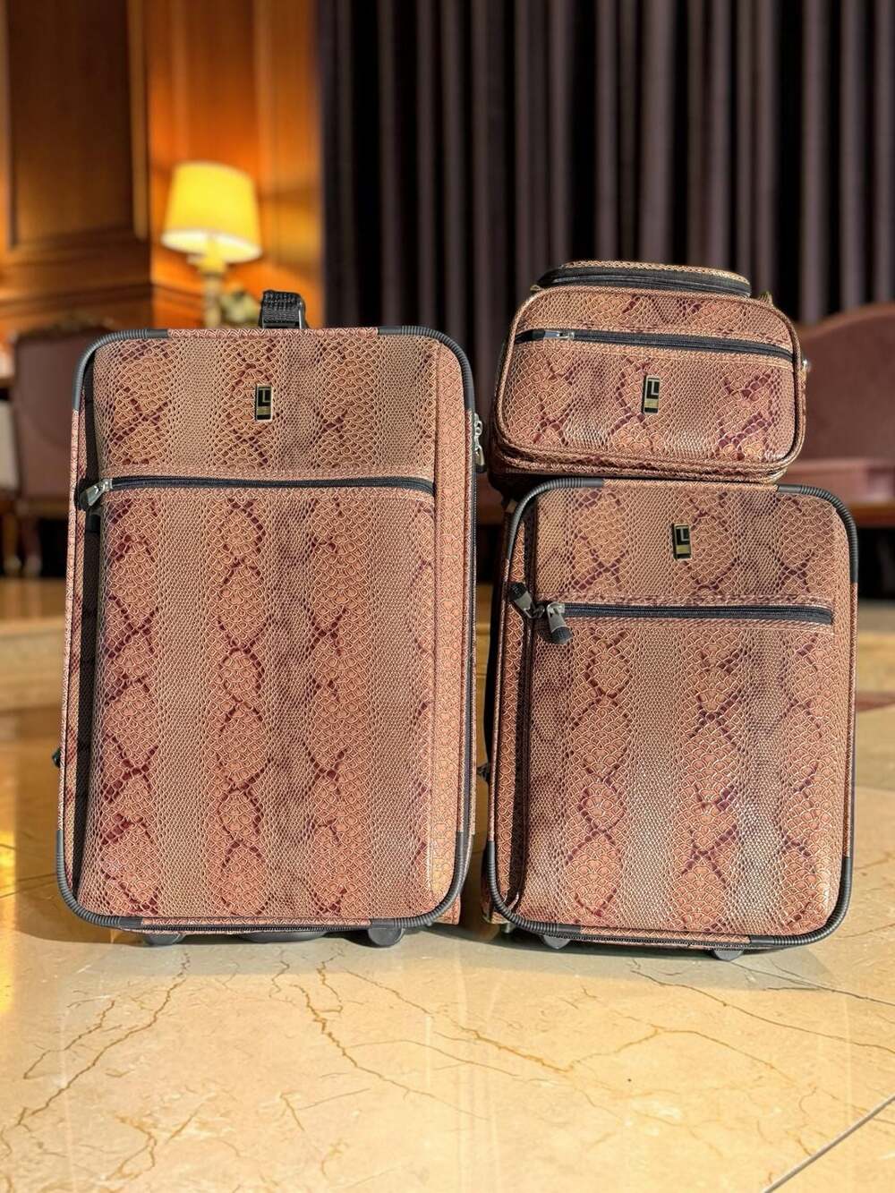 it Luggage Sheen 3-Piece Python Snake Print Luggage Set